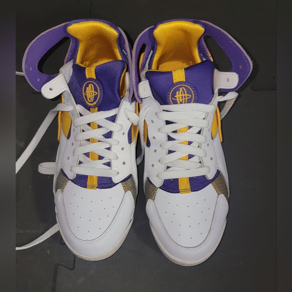 Kids Nike Sneakers 7Y